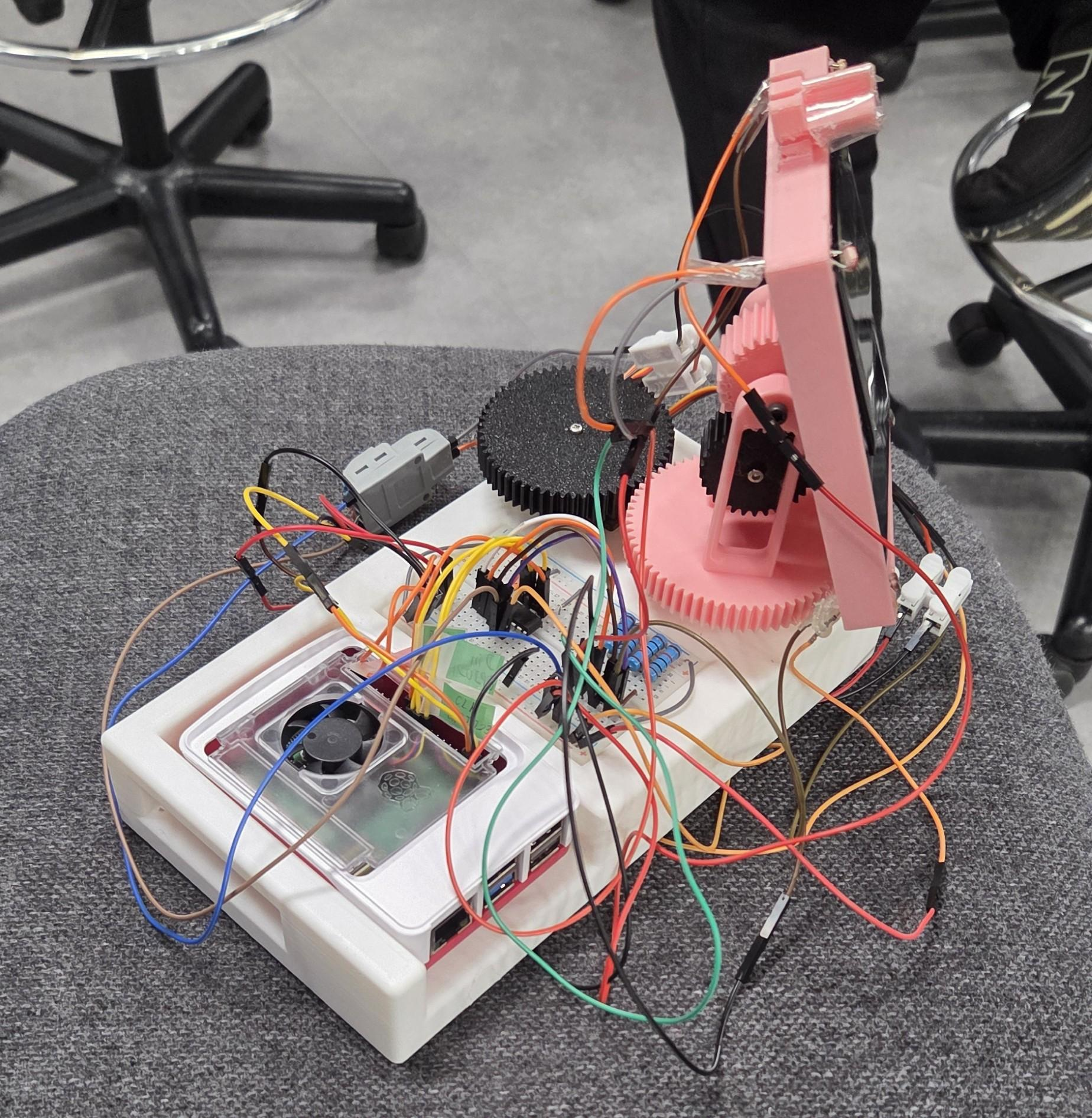 Assembled solar tracker prototype